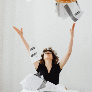 Ukryte pułapki w dokumentach – jak ich uniknąć przy zakupie nieruchomości